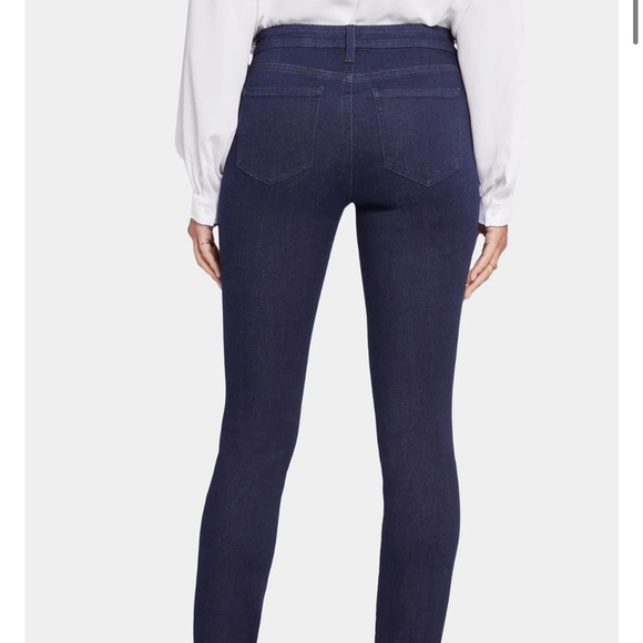 Woman’s NYDJ dark wash skinny jeans stretchy - Picture 2 of 3